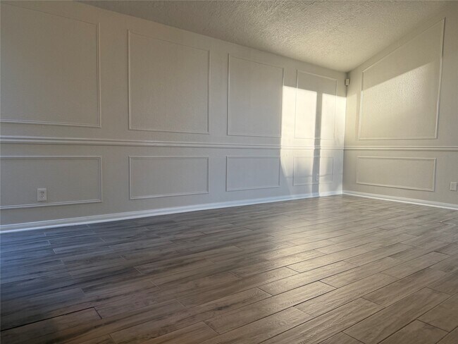 Building Photo - 12800 Briar Forest Dr