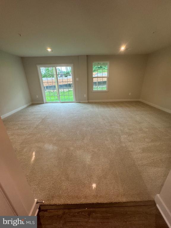 Building Photo - 275 Thoroughbred Ln