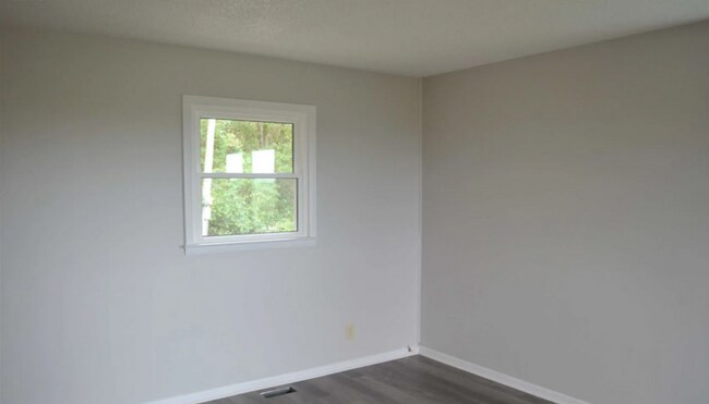 Building Photo - Don't miss out on this beautiful home!