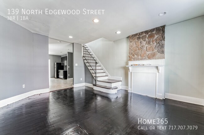 Building Photo - 3 Bedroom, 1.5 Bathroom Home Available Now!