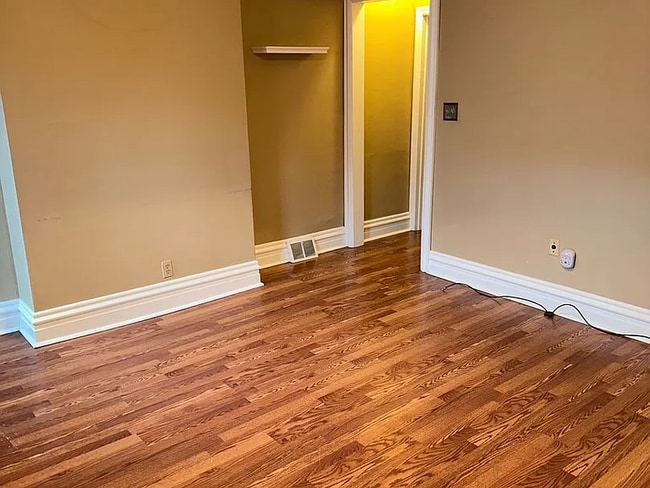 Building Photo - Beautiful single family home on a quiet dead end street in South Side