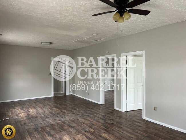 Building Photo - 3-Bed 2-Bath House