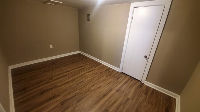 Building Photo - 922 Kinzler Ave