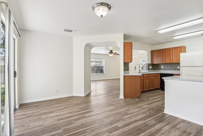 Building Photo - 16216 Ike Ln