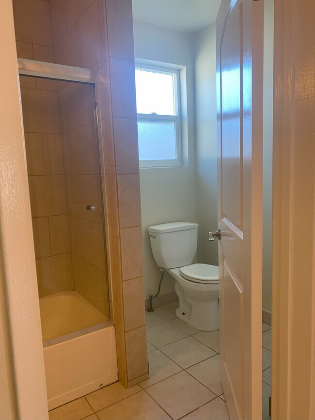 Building Photo - 567 S Wilton Pl