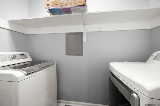Building Photo - 9817 Siegen Ln