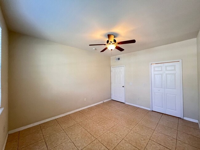 Building Photo - Great Condo for rent!