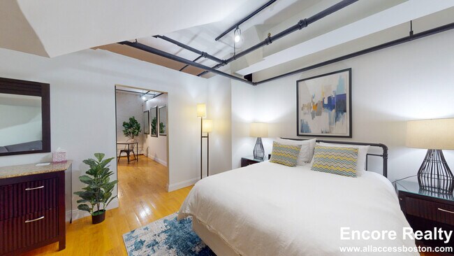 Building Photo - 19 Stanhope St