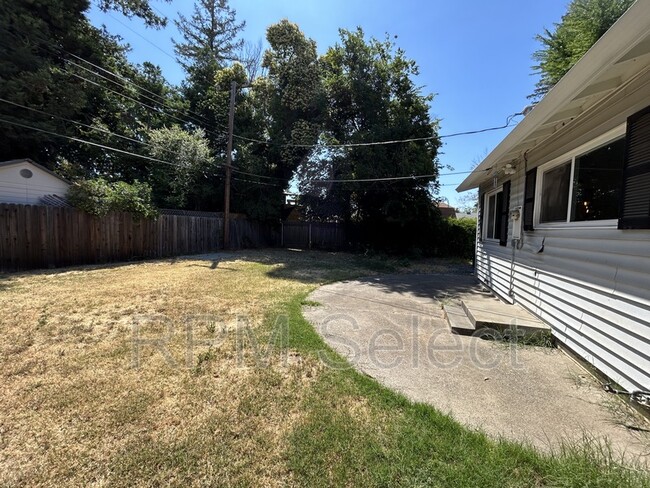 Building Photo - 2367 Pinturo Way