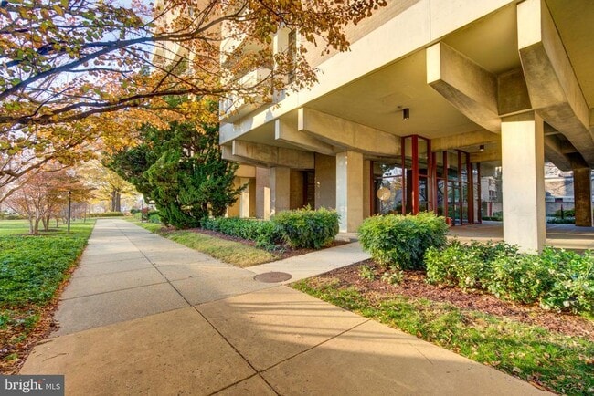 Building Photo - 490 M St SW