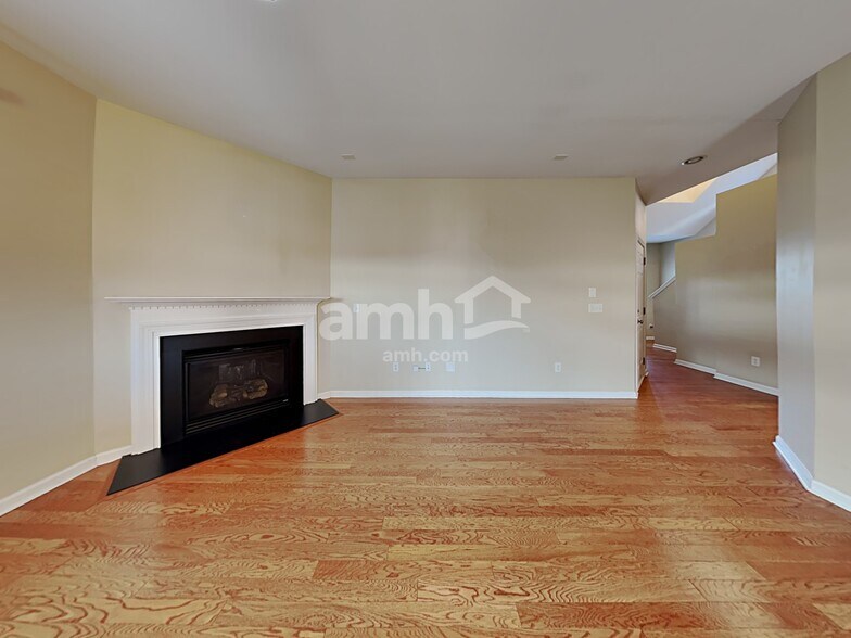 Building Photo - 17 Pfeiffer Ct