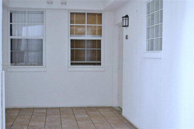 Building Photo - 3225 NE 184th St