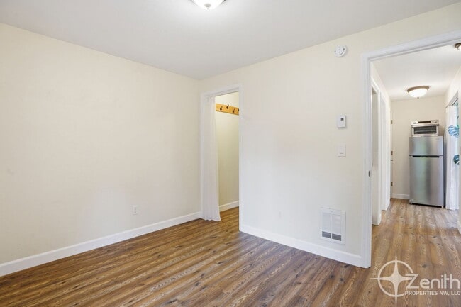 Building Photo - 13902 NE Piper Rd