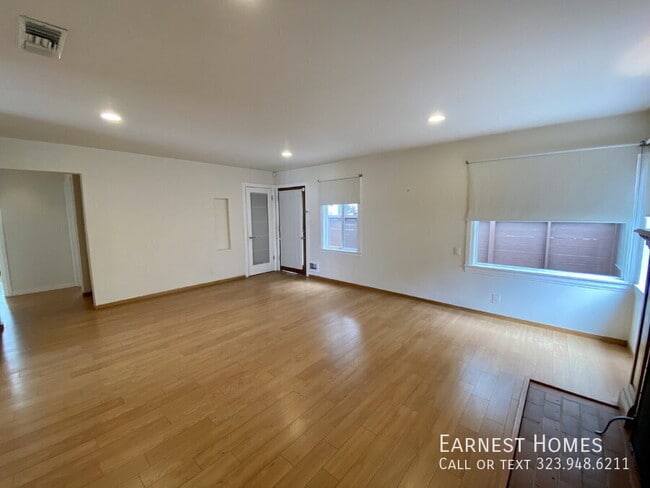 Building Photo - 2577 S Bundy Dr