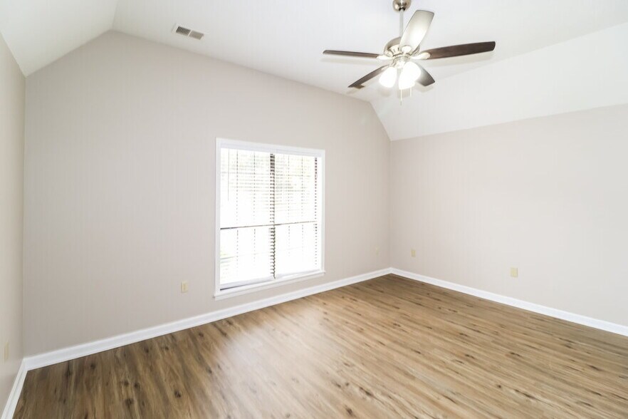 Building Photo - 7706 S 71st Ave