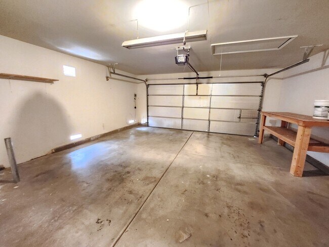 Building Photo - 137 Windy Creek Ave