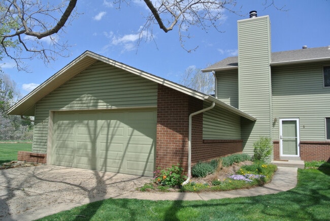 Primary Photo - Boulder Townhome 3 bed, 2.5 bath