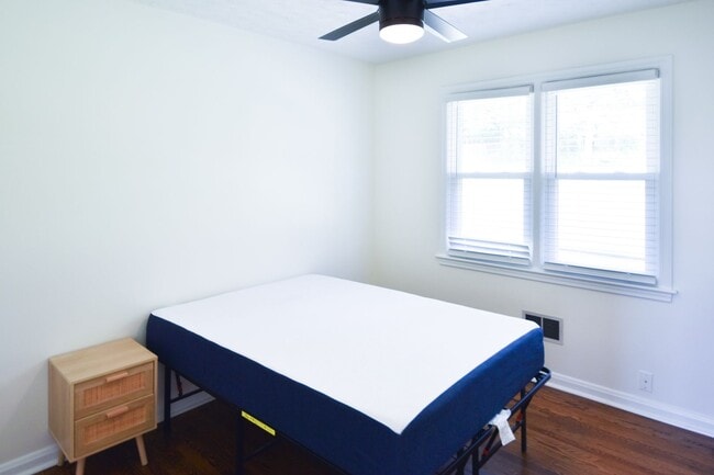 Building Photo - 5 Bedroom || 2 Bathroom - Single Family Ho...