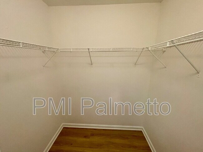 Building Photo - 2816 Wales Rd