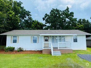 Building Photo - 4-Bedroom that has it all !