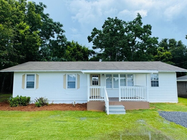 Primary Photo - 4-Bedroom that has it all !