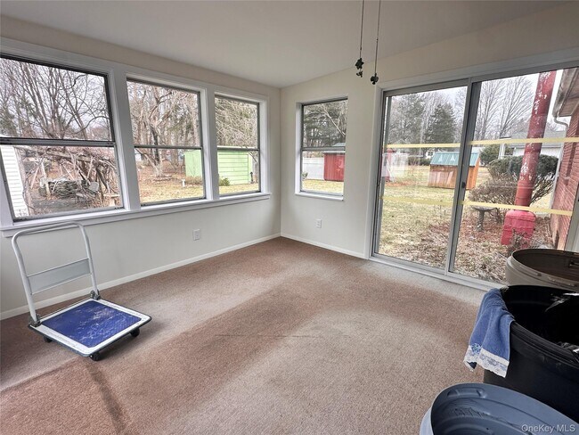 Building Photo - 10 Smith St