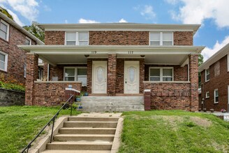 Building Photo - Spacious 3 Bedroom Duplex in the Heart of Midtown Featuring Detached Garage!!