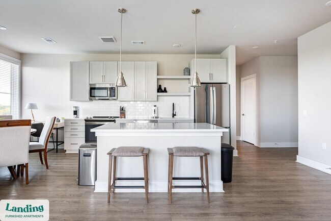 Building Photo - 300 E Broad St