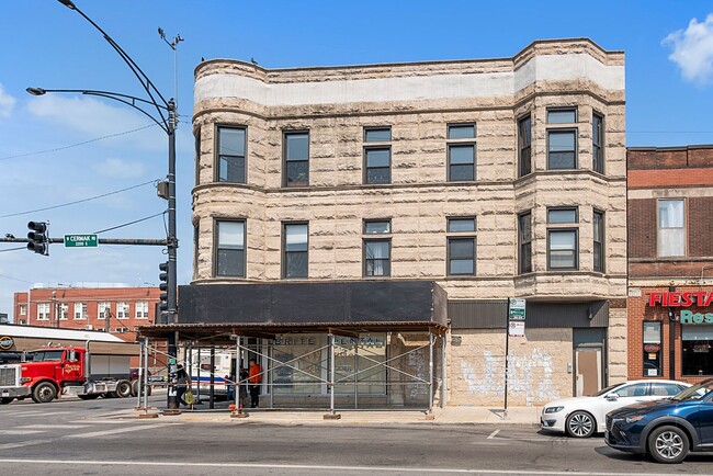 Building Photo - 2754 W Cermak Ave.