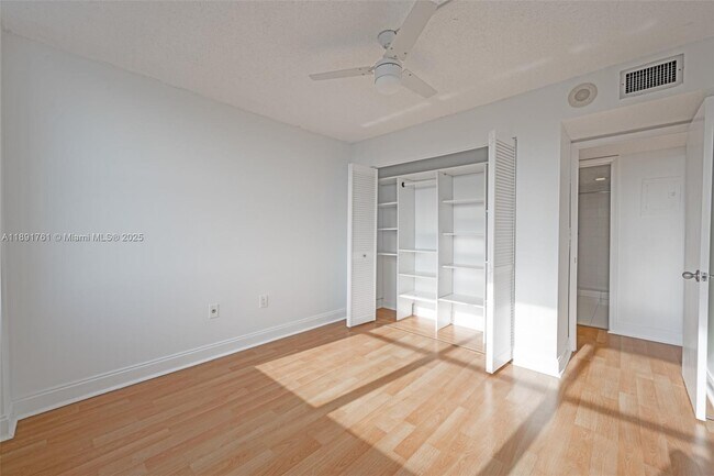 Building Photo - 1300 NE Miami Gardens Dr