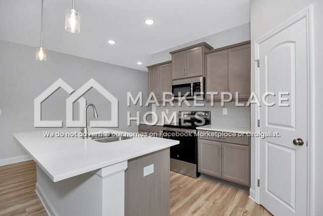 Building Photo - 14138 Nursery Dr