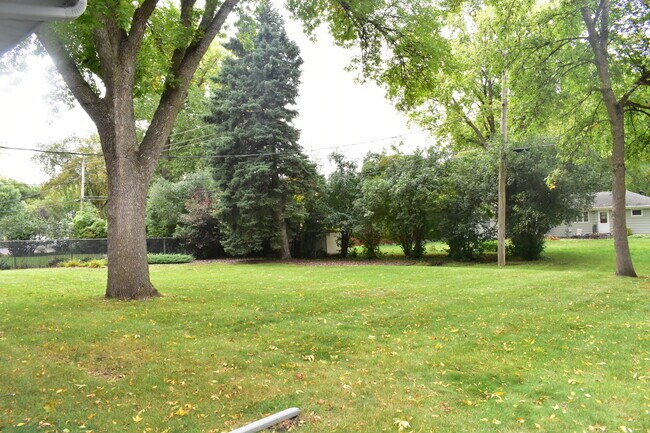 Building Photo - 1208 Oak St N