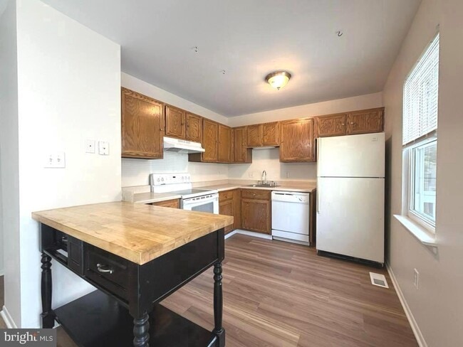 Building Photo - 2495 Vineyard Ln