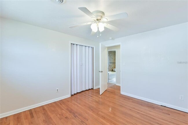 Building Photo - 1828 SE Lake Weir Ave