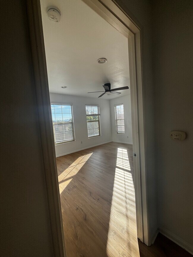 Building Photo - 2727 Bellezza Dr