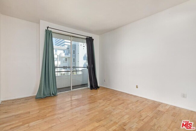 Building Photo - 1169 Wellesley Ave