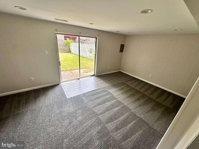 Building Photo - 1438 Boxwood Dr