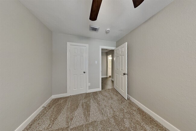 Building Photo - 11703 Sunny Stream Dr