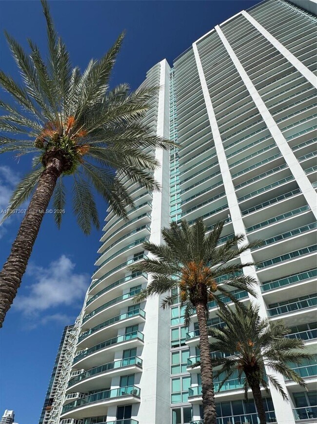 Building Photo - 1331 Brickell Bay Dr