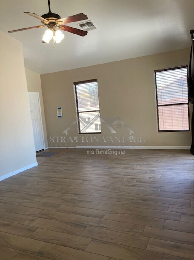 Building Photo - 4445 E Amarillo Dr