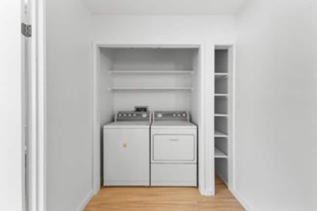 Building Photo - Windward Estates #M102