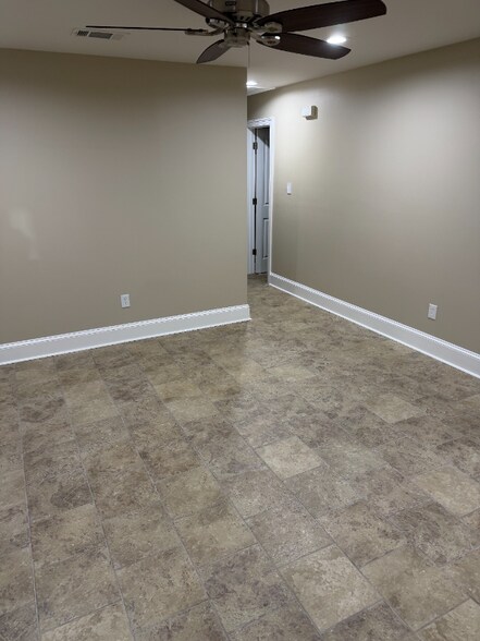 Building Photo - 1110 West Dr