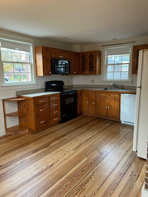 Building Photo - Charming Single Home!