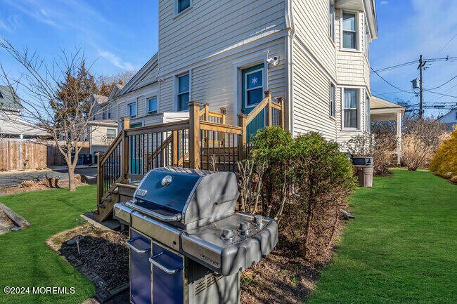 Building Photo - 55 Main St