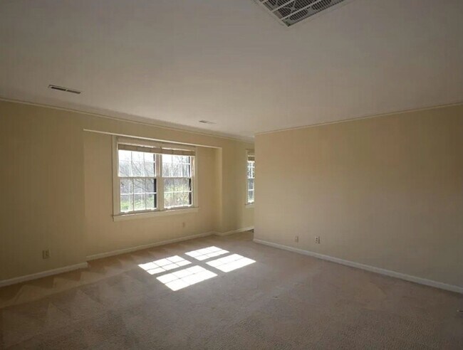 Building Photo - 252 Westchase Dr