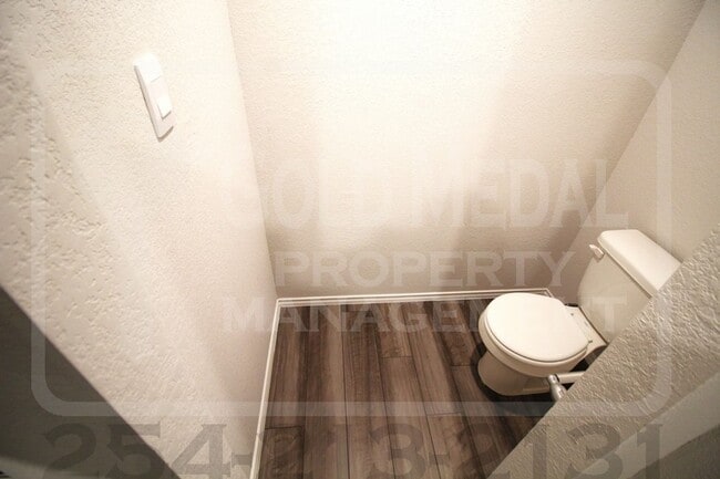 Building Photo - 1704 Cedrus Dr