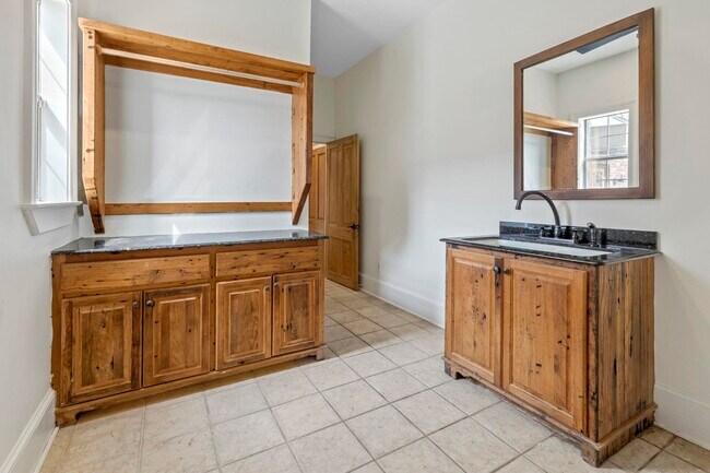 Building Photo - 4329 Edgewater Dr