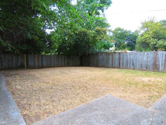 Building Photo - South Tyler! Beautiful 3 Bedroom, 2 Bathroom Duplex