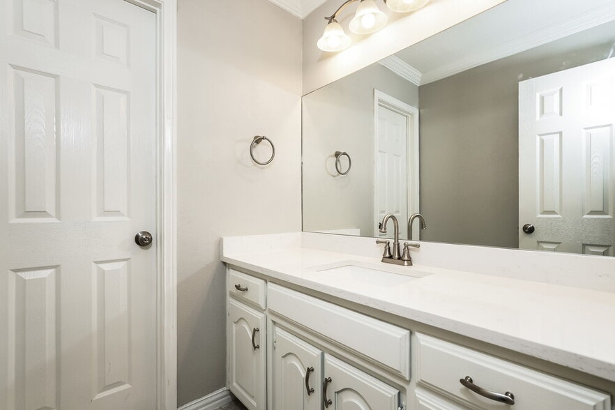 Building Photo - 716 Havencrest Dr