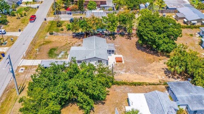 Building Photo - 208 Palmetto Rd W